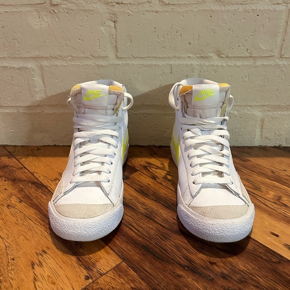Nike Blazer 77 trainers in white and yellow - Picture 2 of 4